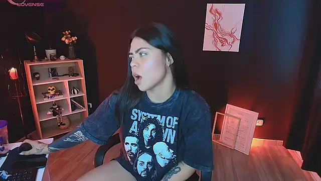 Snapshot of _WednesdayFriday_ chatting on November 26, 6:53 pm WednesdayFriday online show from November 26, 6:53 pm