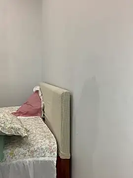 Snapshot of lisa_831 chatting on March 17, 11:42 am lisa 831 online show from March 17, 11:42 am