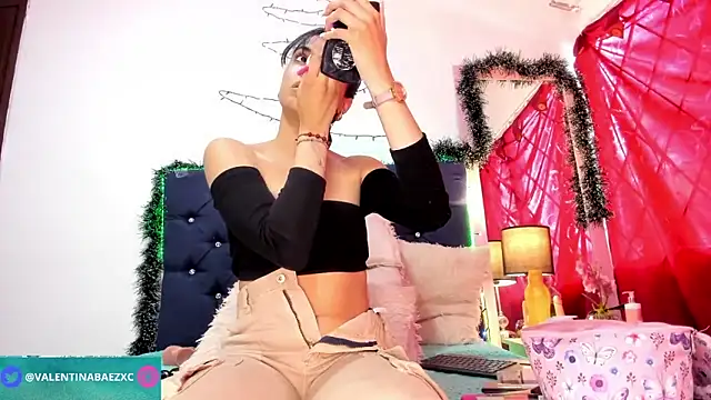 valentinabaez online show from December 13, 7:32 pm