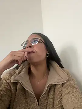 valentinabaez online show from February 12, 6:09 pm