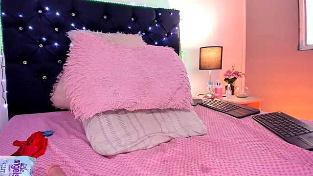valentinabaez online show from February 14, 8:37 pm
