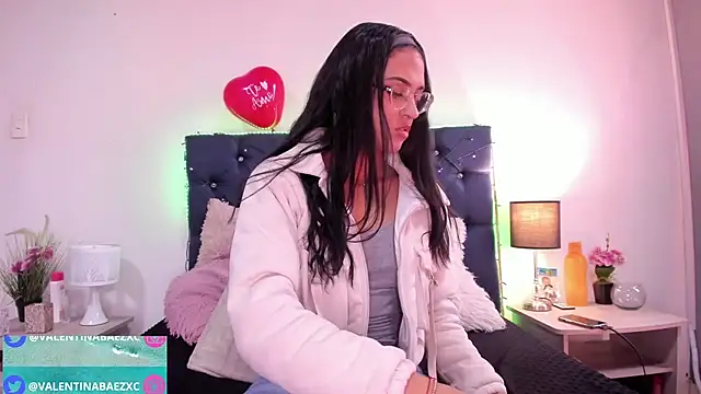 valentinabaez online show from February 19, 7:27 pm