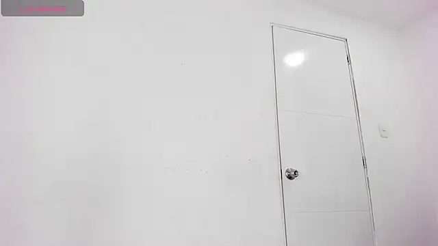 Snapshot of CurvyViolet chatting on December 6, 11:54 am CurvyViolet online show from December 6, 11:54 am