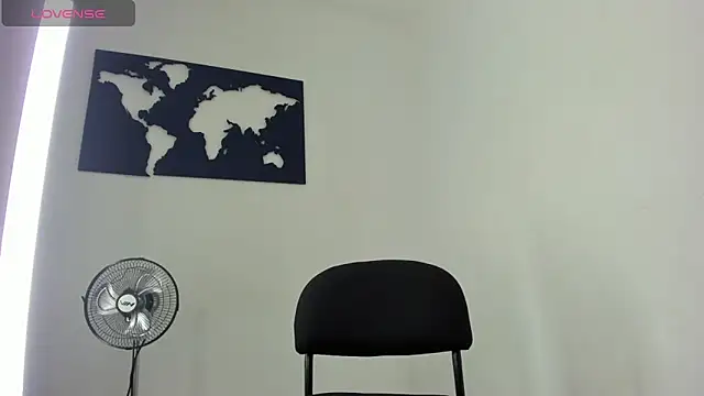 Snapshot of CurvyViolet chatting on December 13, 11:34 am CurvyViolet online show from December 13, 11:34 am