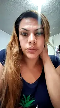 Snapshot of CurvyViolet chatting on January 22, 11:32 pm CurvyViolet online show from January 22, 11:32 pm