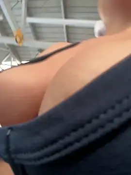 Snapshot of Nathcurly_ chatting on April 6, 8:10 pm Nathcurly online show from April 6, 8:10 pm