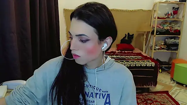 Sophie Fantasys online show from February 24, 2:31 am