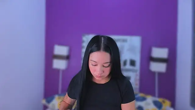 Lila Pinky online show from November 11, 12:49 pm