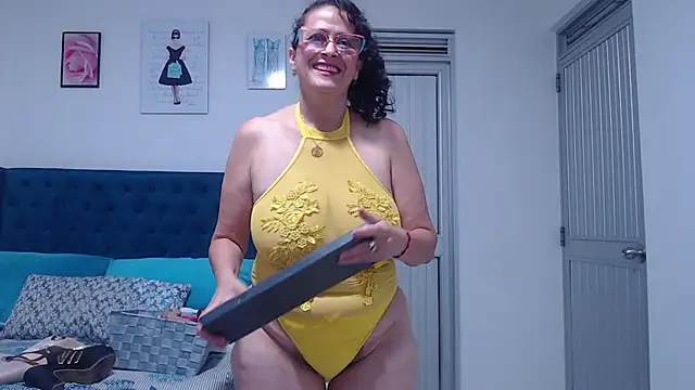 Snapshot of ClayrRosse chatting on June 7, 1:43 am ClayrRosse online show from June 7, 1:43 am