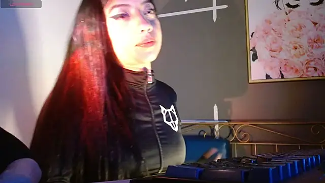 Snapshot of Ey_im_simone chatting on September 26, 8:13 pm Ey im simone online show from September 26, 8:13 pm