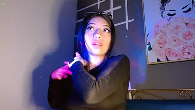 Snapshot of Ey_im_simone chatting on October 27, 8:13 pm Ey im simone online show from October 27, 8:13 pm