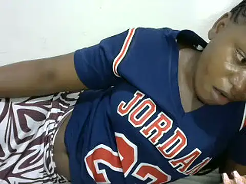slender-qwene online show from February 17, 7:47 am
