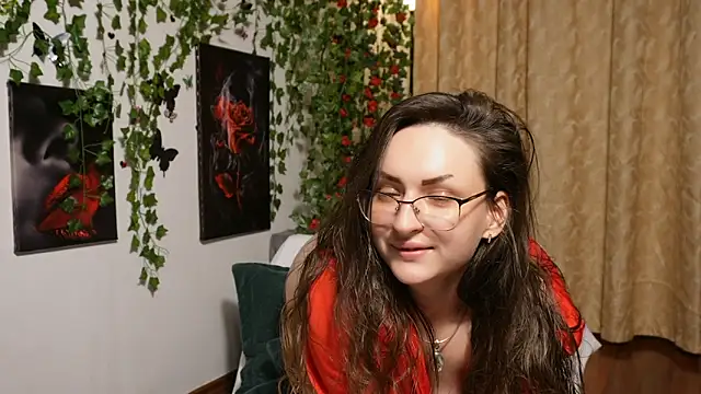 NaughtYHomemadE online show from October 9, 10:30 pm