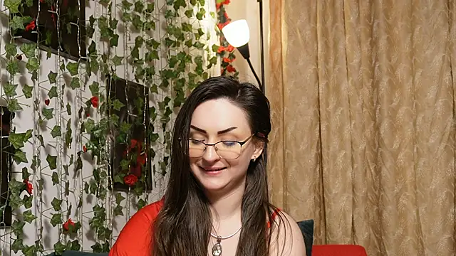 NaughtYHomemadE online show from February 9, 6:50 am