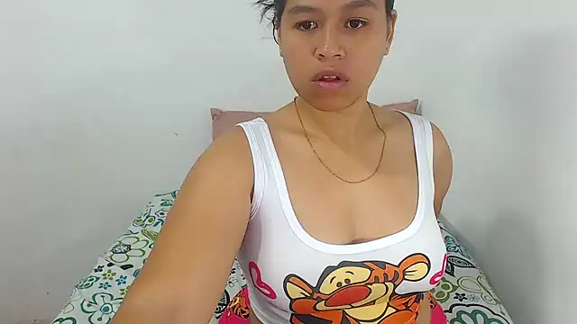 Snapshot of Hazel_donna chatting on April 14, 11:49 am Hazel donna online show from April 14, 11:49 am