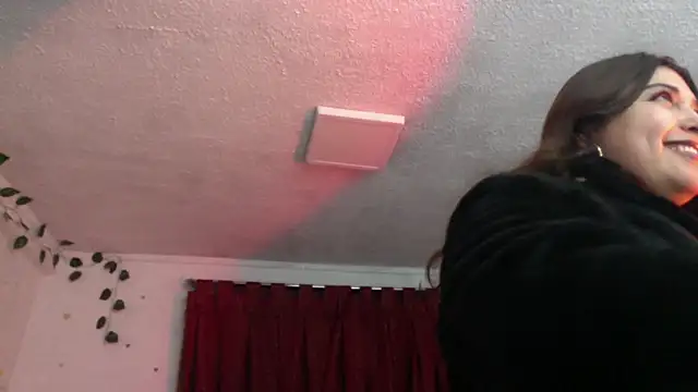 Snapshot of dreamgirl_sweet chatting on April 15, 4:19 am dreamgirl sweet online show from April 15, 4:19 am