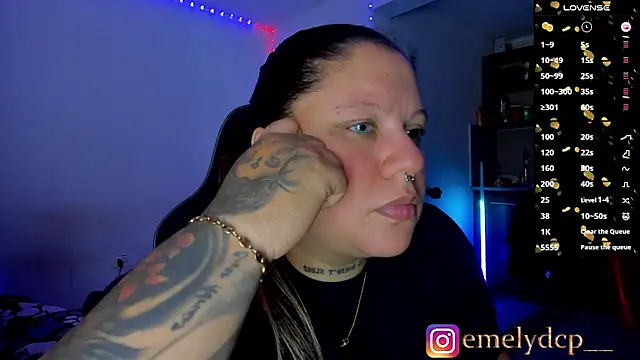 Snapshot of mariana_maze chatting on March 17, 12:52 pm mariana maze online show from March 17, 12:52 pm