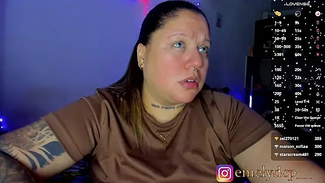 Snapshot of mariana_maze chatting on April 2, 4:32 am mariana maze online show from April 2, 4:32 am