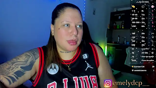 Snapshot of mariana_maze chatting on April 9, 6:19 am mariana maze online show from April 9, 6:19 am