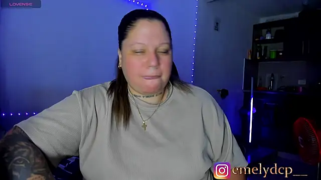 Snapshot of mariana_maze chatting on July 18, 3:33 am mariana maze online show from July 18, 3:33 am