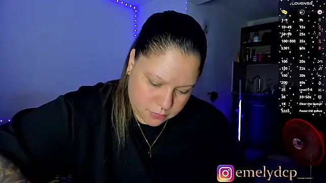 Snapshot of mariana_maze chatting on July 19, 11:52 pm mariana maze online show from July 19, 11:52 pm