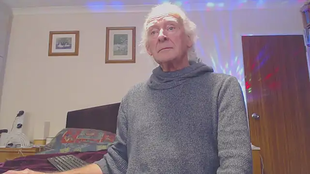 Snapshot of WaverlyKernow chatting on December 2, 12:29 pm WaverlyKernow online show from December 2, 12:29 pm
