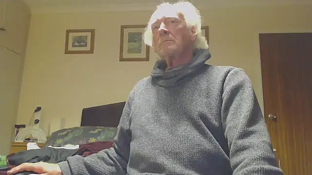 Snapshot of WaverlyKernow chatting on December 3, 8:39 pm WaverlyKernow online show from December 3, 8:39 pm