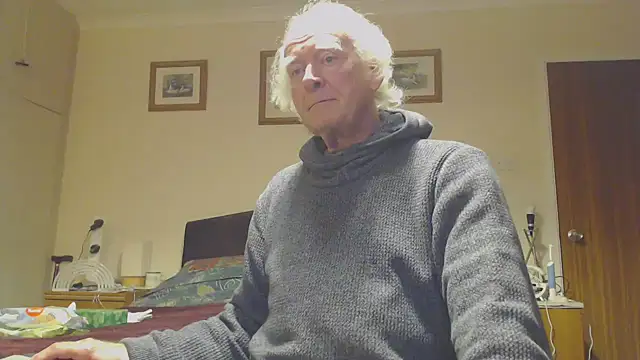 Snapshot of WaverlyKernow chatting on December 7, 8:05 pm WaverlyKernow online show from December 7, 8:05 pm