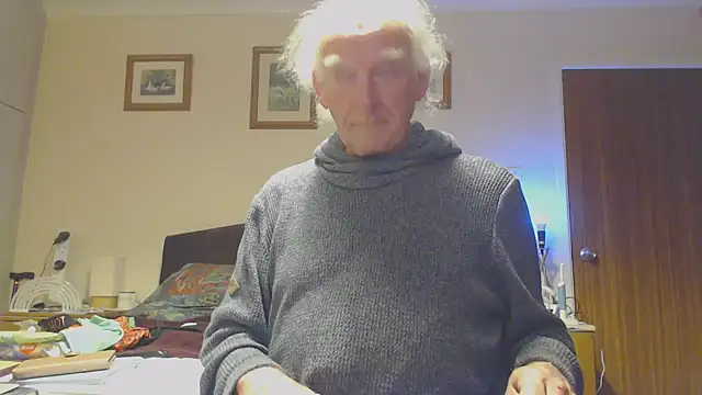 Snapshot of WaverlyKernow chatting on December 12, 8:53 pm WaverlyKernow online show from December 12, 8:53 pm