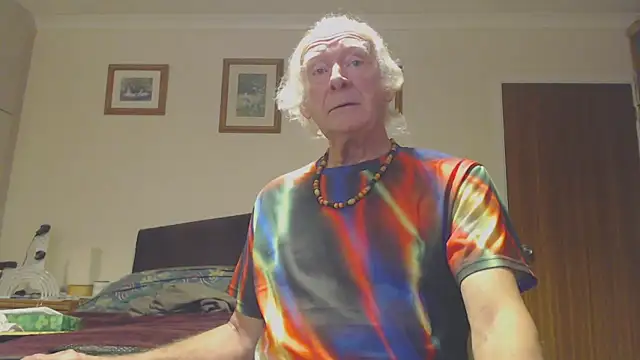 Snapshot of WaverlyKernow chatting on December 15, 12:49 pm WaverlyKernow online show from December 15, 12:49 pm