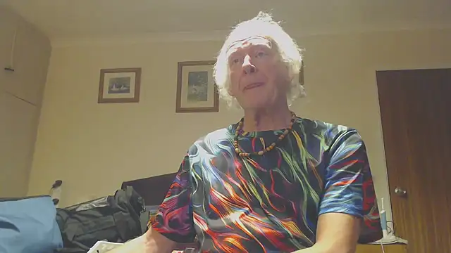 Snapshot of WaverlyKernow chatting on December 27, 1:11 am WaverlyKernow online show from December 27, 1:11 am