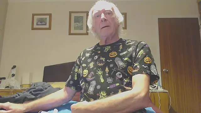 Snapshot of WaverlyKernow chatting on January 4, 1:10 pm WaverlyKernow online show from January 4, 1:10 pm