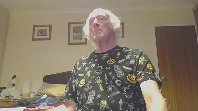 Snapshot of WaverlyKernow chatting on January 5, 9:26 am WaverlyKernow online show from January 5, 9:26 am