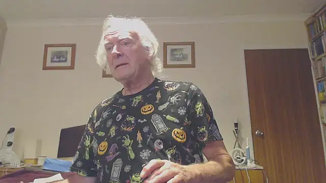 Snapshot of WaverlyKernow chatting on January 6, 9:30 am WaverlyKernow online show from January 6, 9:30 am