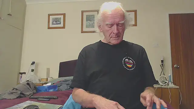 Snapshot of WaverlyKernow chatting on January 9, 9:59 am WaverlyKernow online show from January 9, 9:59 am