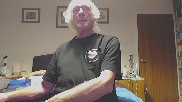 Snapshot of WaverlyKernow chatting on January 10, 8:07 am WaverlyKernow online show from January 10, 8:07 am