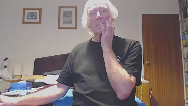 Snapshot of WaverlyKernow chatting on January 10, 11:11 am WaverlyKernow online show from January 10, 11:11 am