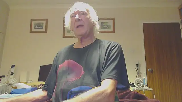 Snapshot of WaverlyKernow chatting on January 11, 4:16 am WaverlyKernow online show from January 11, 4:16 am