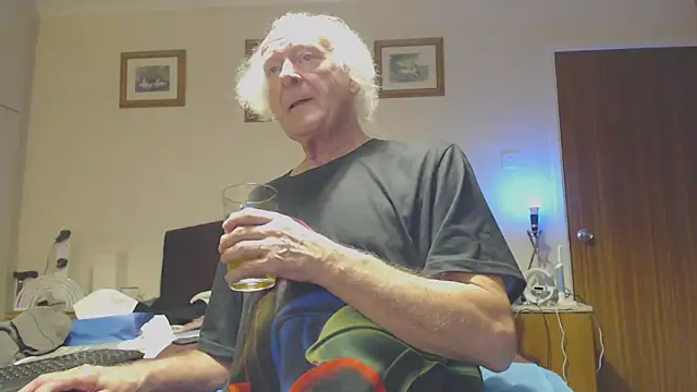 Snapshot of WaverlyKernow chatting on January 11, 4:03 pm WaverlyKernow online show from January 11, 4:03 pm