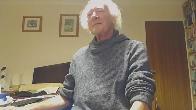 Snapshot of WaverlyKernow chatting on January 14, 8:09 am WaverlyKernow online show from January 14, 8:09 am