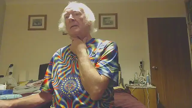 Snapshot of WaverlyKernow chatting on January 15, 10:57 pm WaverlyKernow online show from January 15, 10:57 pm