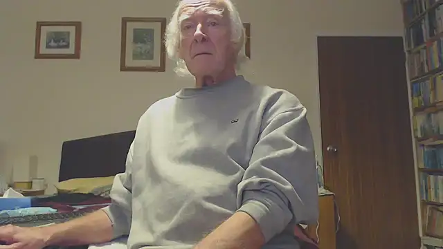 Snapshot of WaverlyKernow chatting on January 18, 11:43 am WaverlyKernow online show from January 18, 11:43 am