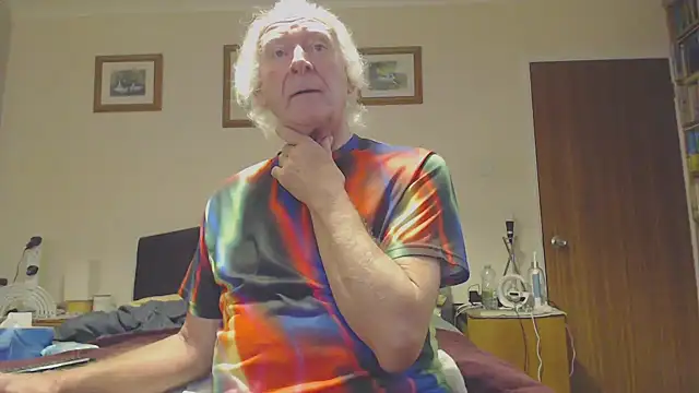 Snapshot of WaverlyKernow chatting on January 22, 8:51 am WaverlyKernow online show from January 22, 8:51 am