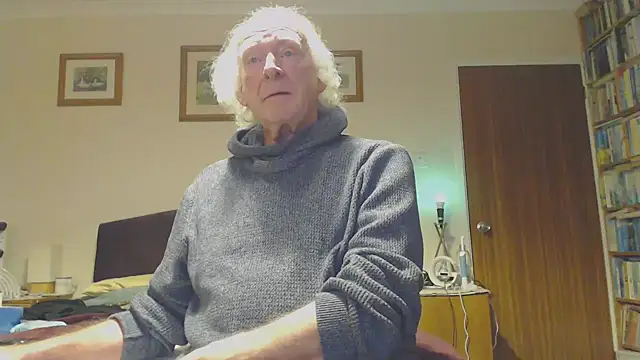 Snapshot of WaverlyKernow chatting on January 22, 9:32 pm WaverlyKernow online show from January 22, 9:32 pm