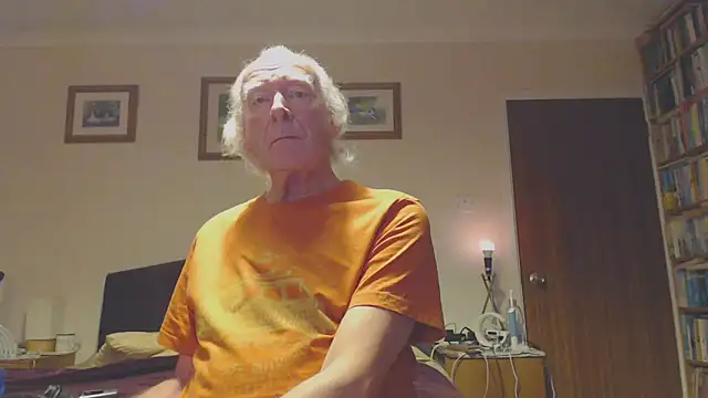Snapshot of WaverlyKernow chatting on January 26, 8:36 am WaverlyKernow online show from January 26, 8:36 am