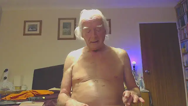 Snapshot of WaverlyKernow chatting on January 26, 11:39 am WaverlyKernow online show from January 26, 11:39 am