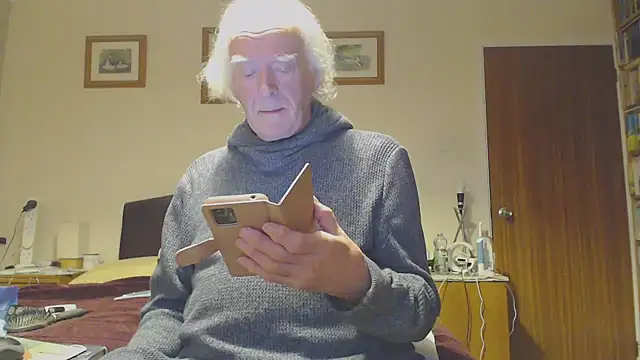 Snapshot of WaverlyKernow chatting on January 26, 9:40 pm WaverlyKernow online show from January 26, 9:40 pm