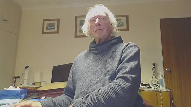Snapshot of WaverlyKernow chatting on January 27, 8:07 am WaverlyKernow online show from January 27, 8:07 am