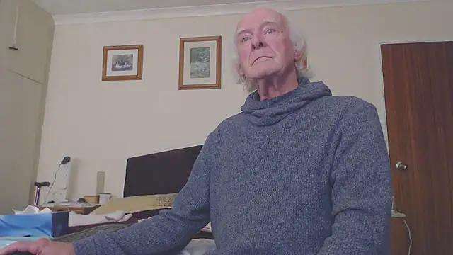 Snapshot of WaverlyKernow chatting on January 27, 11:22 am WaverlyKernow online show from January 27, 11:22 am