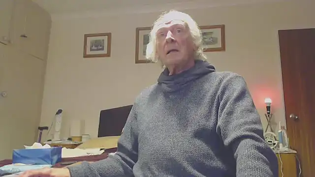 Snapshot of WaverlyKernow chatting on January 27, 2:24 pm WaverlyKernow online show from January 27, 2:24 pm